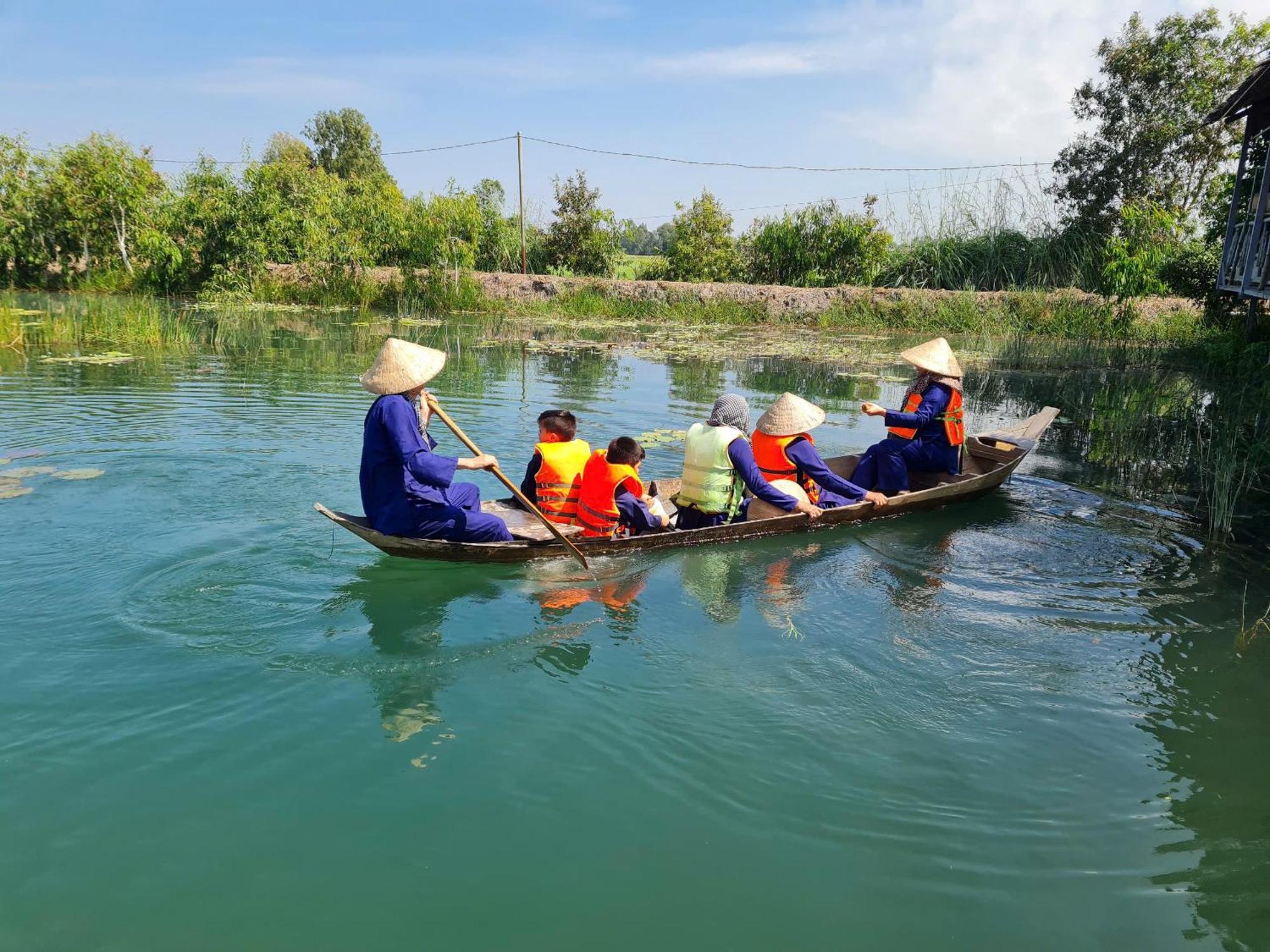 Viet Mekong Farmstay Tram Chim Exterior photo